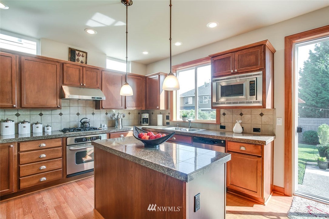 230 Chelan Avenue Northeast Renton, WA 98059 - Photo 10 of 25 Gallery Image 10