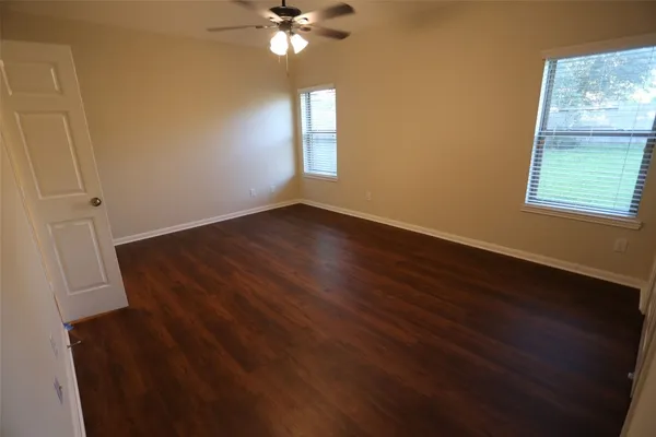 $3,300 | 3327 Summerwood Lane, Pearland, TX 77584