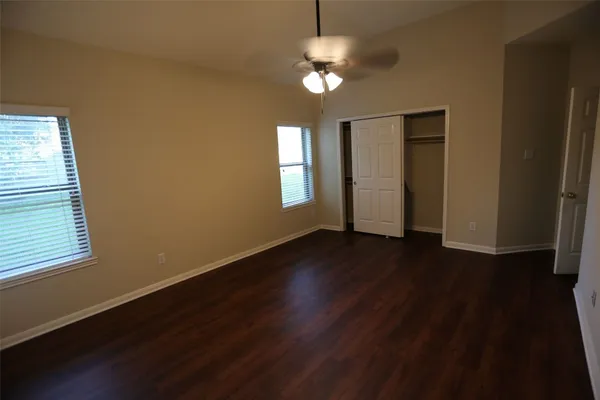 $3,300 | 3327 Summerwood Lane, Pearland, TX 77584