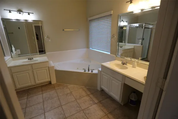 $3,300 | 3327 Summerwood Lane, Pearland, TX 77584