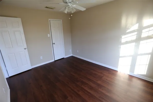 $3,300 | 3327 Summerwood Lane, Pearland, TX 77584