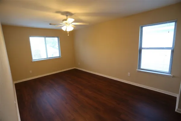 $3,300 | 3327 Summerwood Lane, Pearland, TX 77584