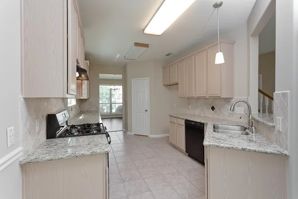 $3,300 | 3327 Summerwood Lane, Pearland, TX 77584