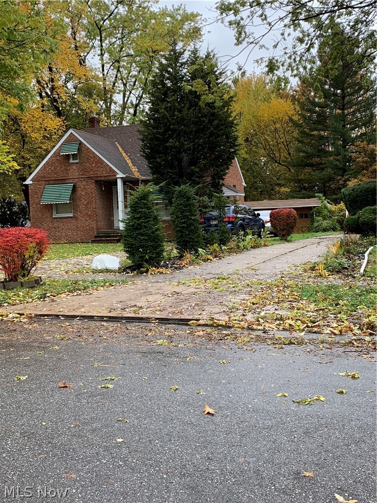 972 Yellowstone Road Cleveland Heights, OH 44121 - Photo 2 of 24