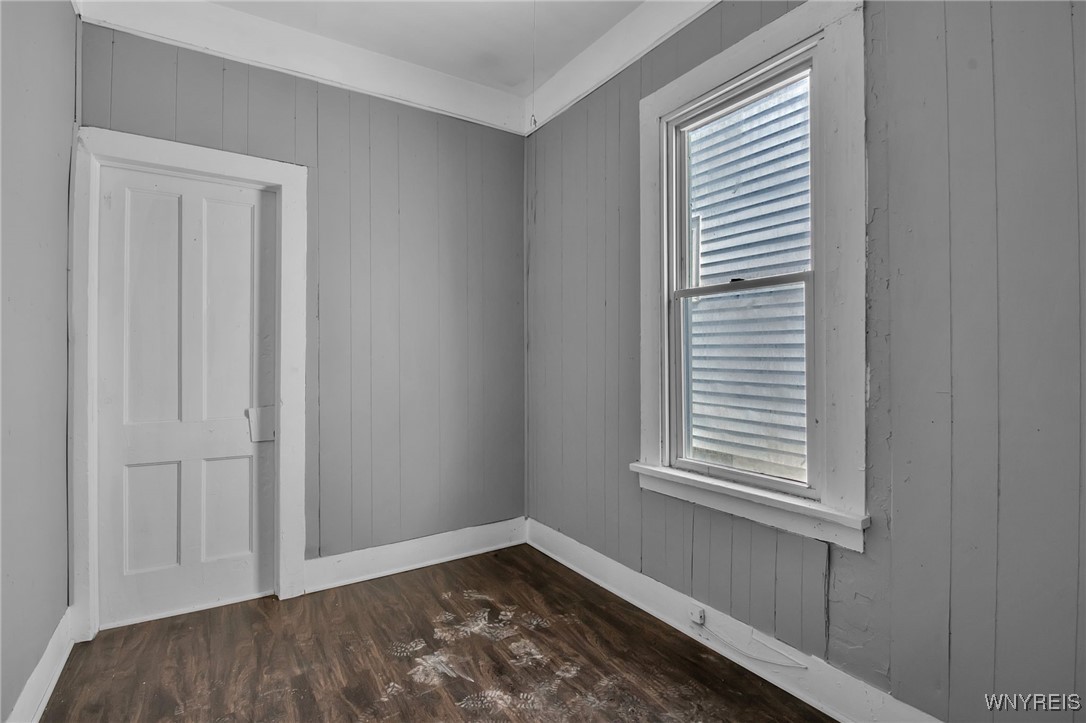 37 Pershing Avenue Buffalo, NY 14211 - Photo 10 of 24