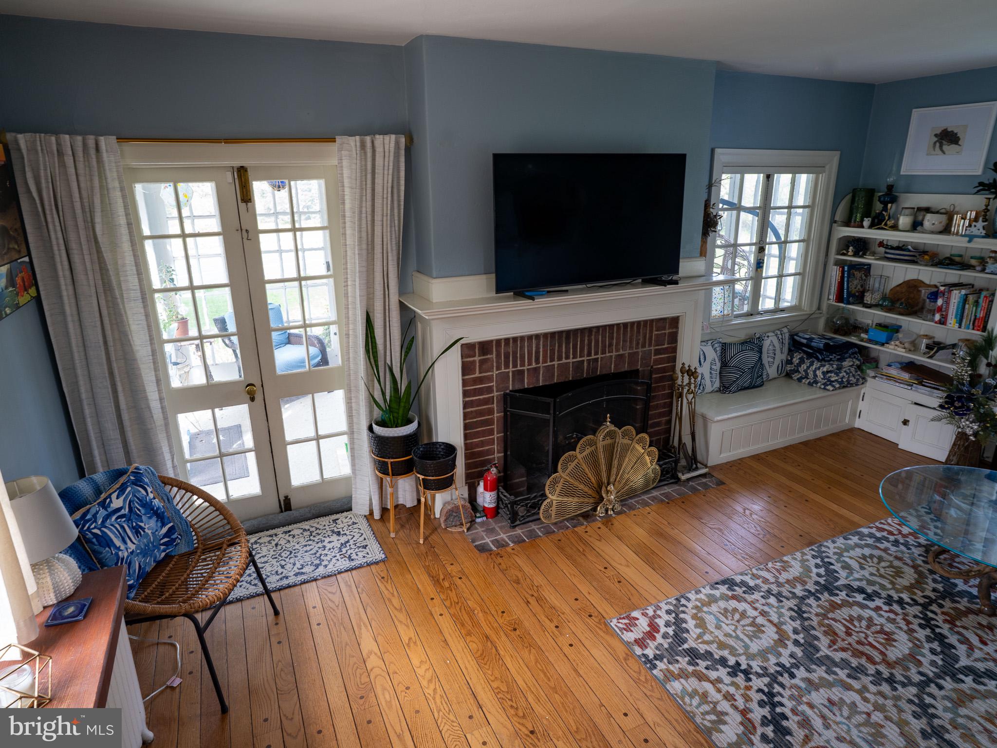 443 High Street Mount Holly, NJ 08060 - Photo 21 of 42 Charming living space with cozy vibes.