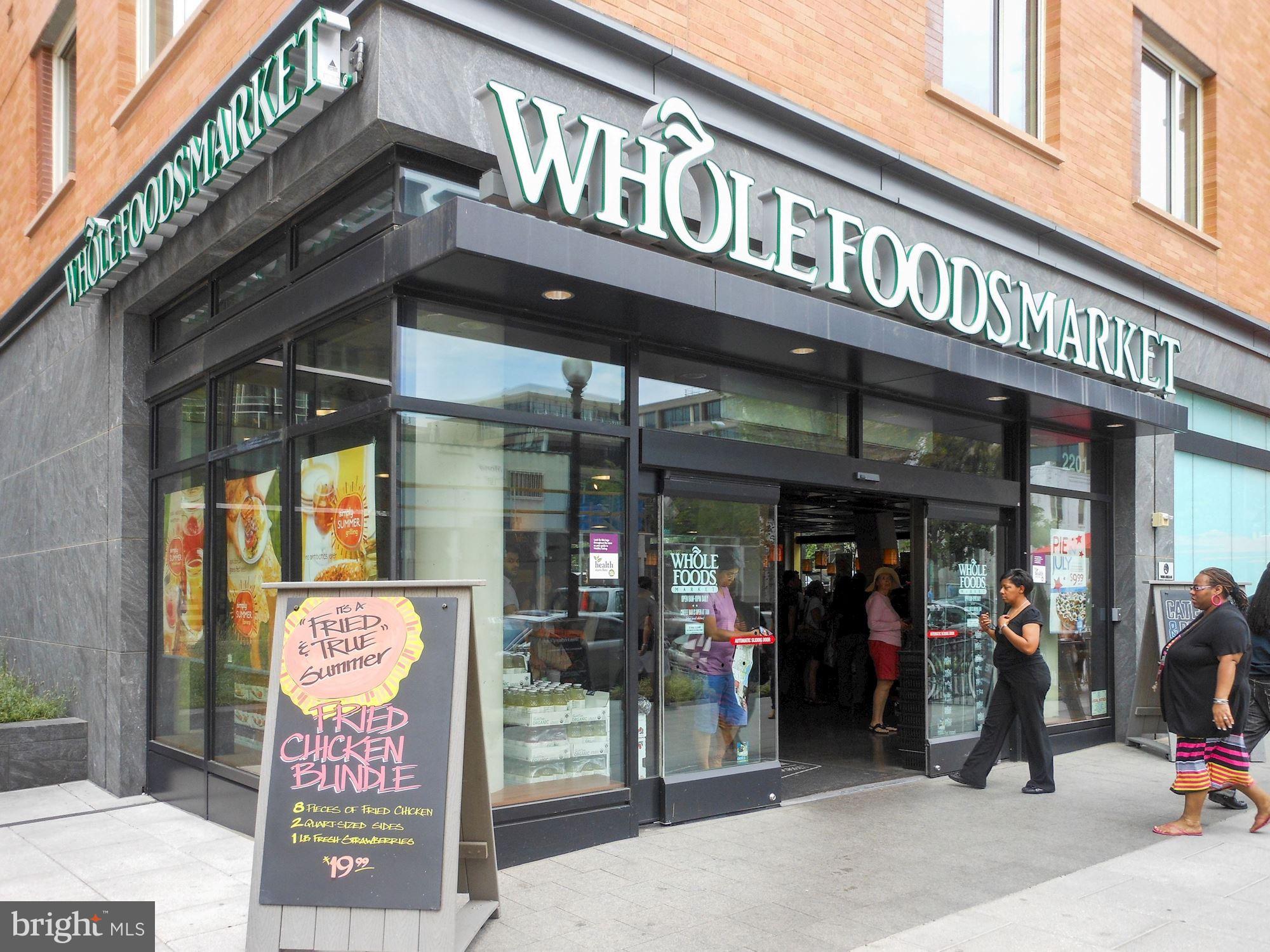 522 21st Street Northwest, Unit 903 Washington, DC 20037 - Photo 19 of 20 a view of a stores