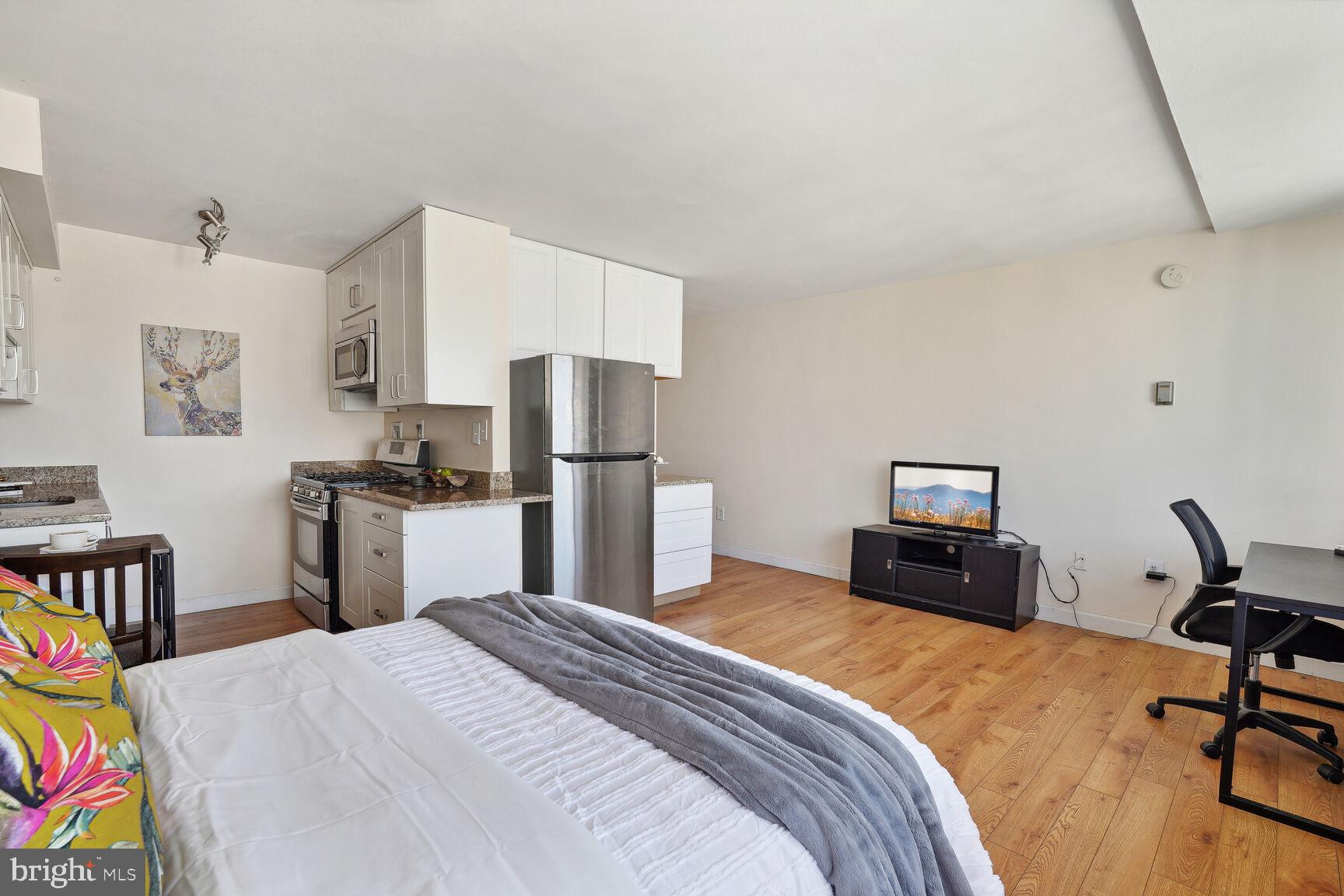 522 21st Street Northwest, Unit 903 Washington, DC 20037 - Photo 8 of 20 a bedroom with a bed a desk and chair