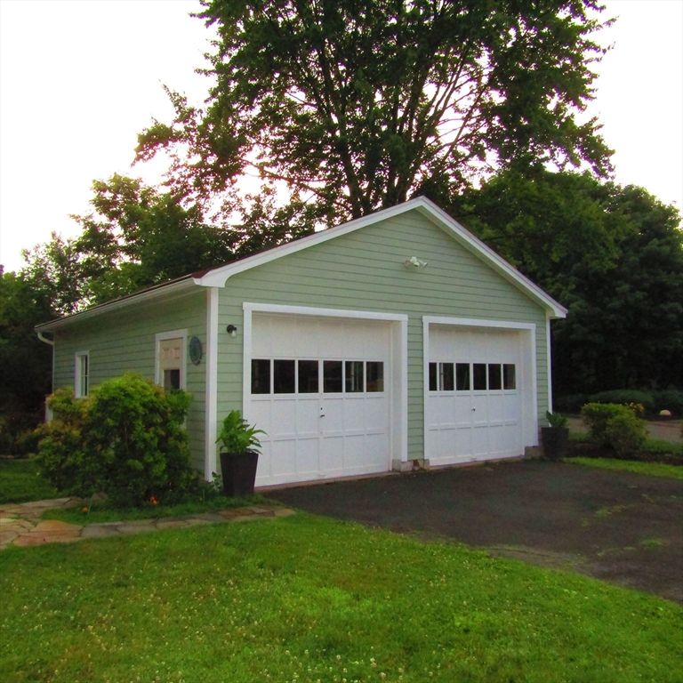 465 Spring Street Northampton, MA 01053 - Photo 3 of 30