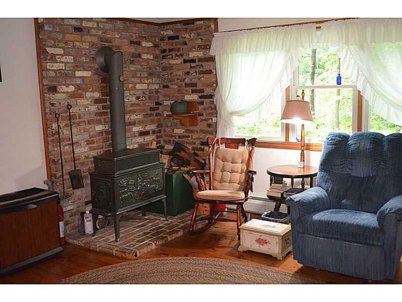 125 Lane Road Readfield, ME 04355 - Photo 9 of 28 Living Room.