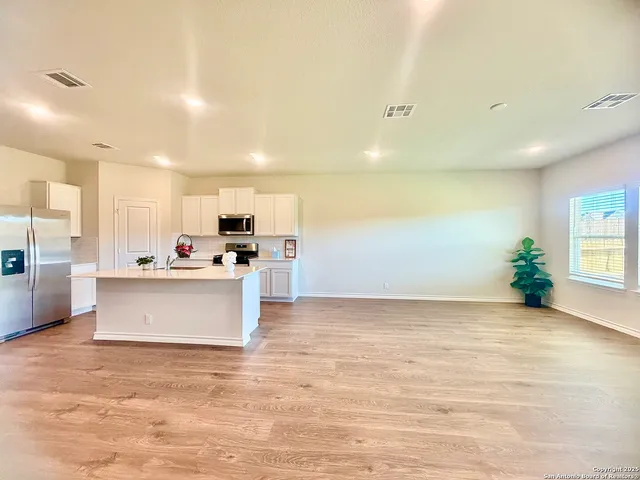 $2,350 | 21050 Gravel Keep, San Antonio, TX 78266