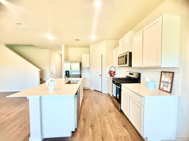 $2,350 | 21050 Gravel Keep, San Antonio, TX 78266