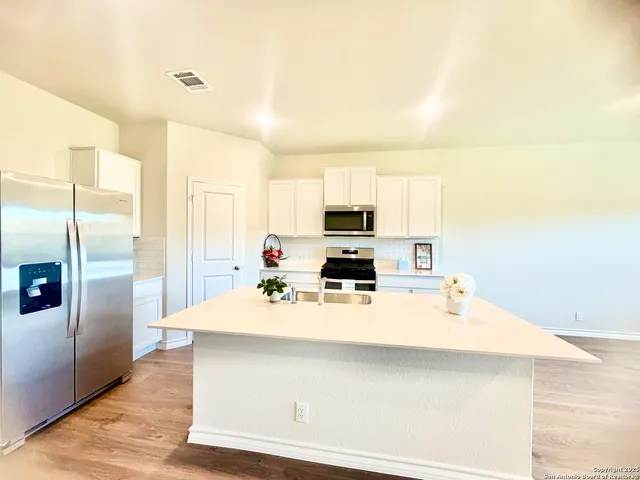 $2,350 | 21050 Gravel Keep, San Antonio, TX 78266