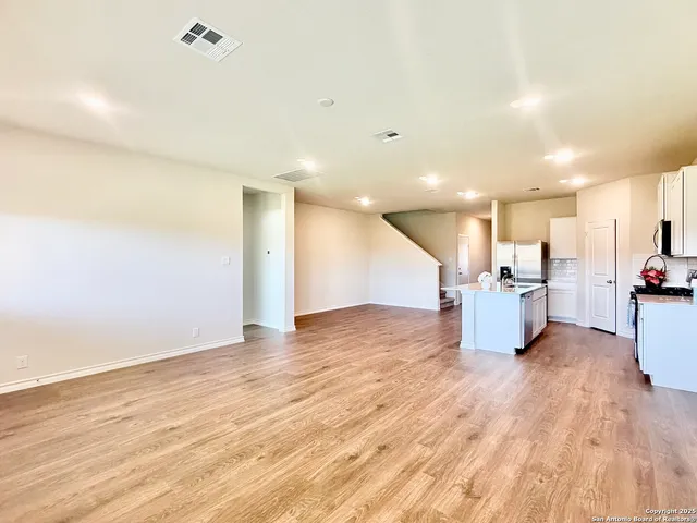 $2,350 | 21050 Gravel Keep, San Antonio, TX 78266