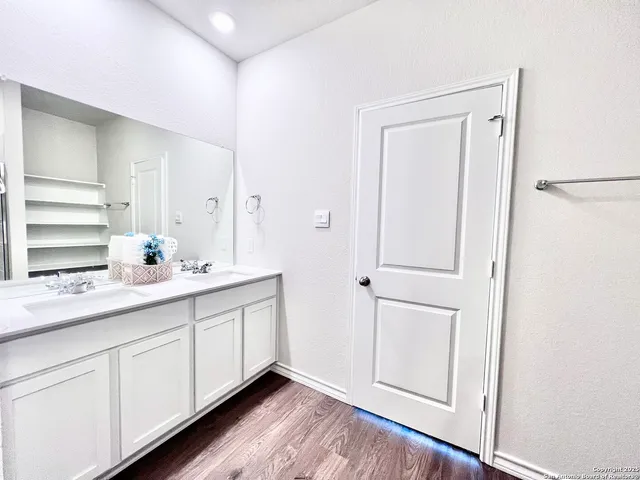 $2,350 | 21050 Gravel Keep, San Antonio, TX 78266