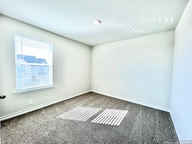 $2,350 | 21050 Gravel Keep, San Antonio, TX 78266