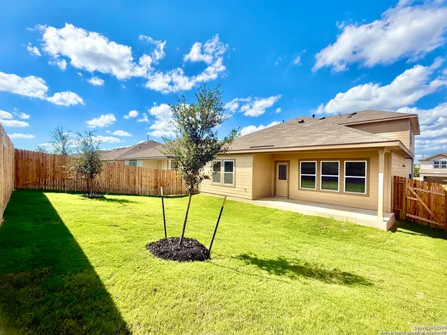 $2,350 | 21050 Gravel Keep, San Antonio, TX 78266