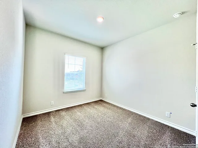 $2,350 | 21050 Gravel Keep, San Antonio, TX 78266