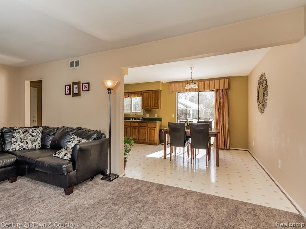 752 Hidden Ridge Drive Troy, MI 48083 - Photo 31 of 49 010-Living_Room-1469114-print.jpg