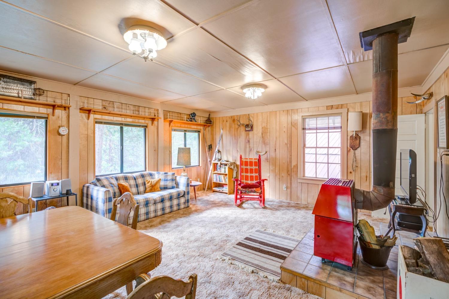 50062 Poplar Road Oakhurst, CA 93644 - Photo 12 of 38 a living room with furniture gym equipment and a large window