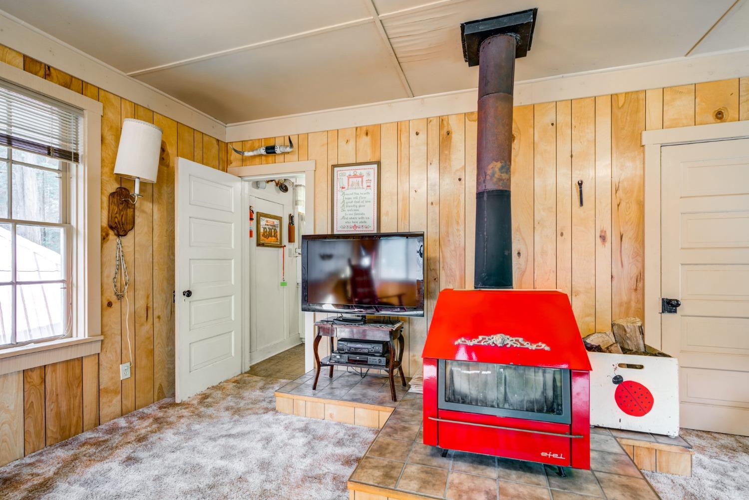 50062 Poplar Road Oakhurst, CA 93644 - Photo 13 of 38 a view of a bedroom with window and furniture