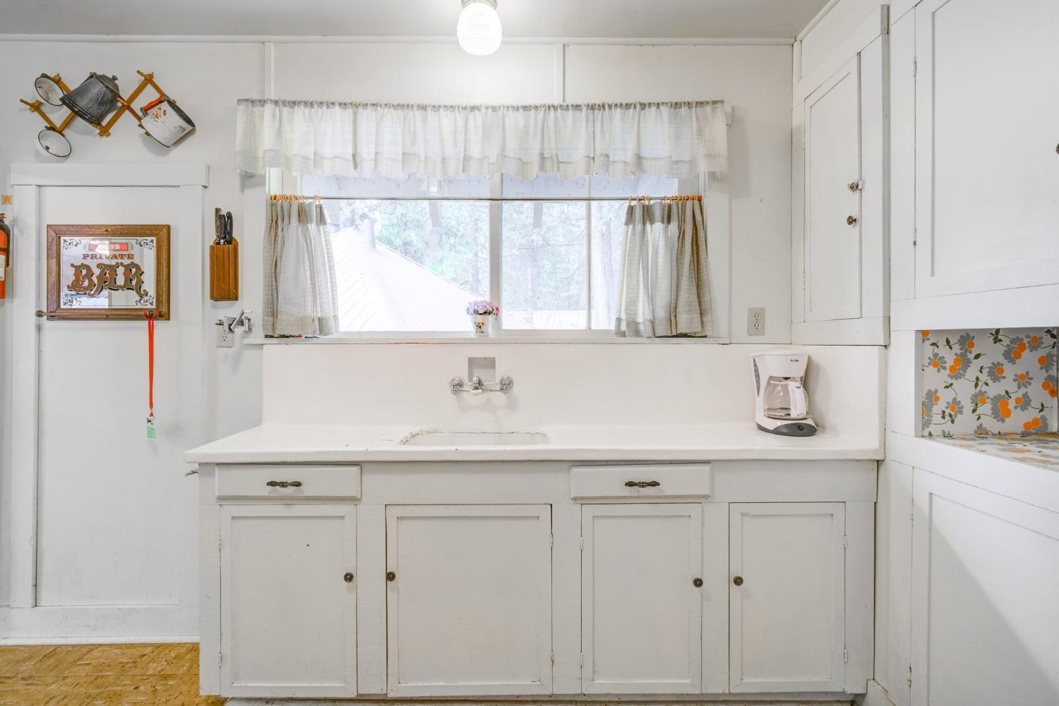 50062 Poplar Road Oakhurst, CA 93644 - Photo 19 of 38 a sink with a window