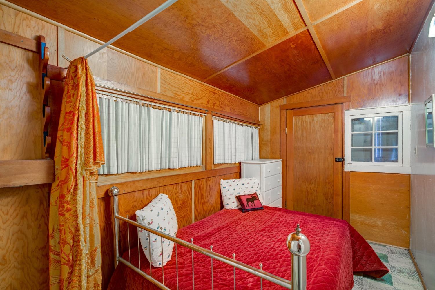 50062 Poplar Road Oakhurst, CA 93644 - Photo 24 of 38 a bedroom with a bed and a window