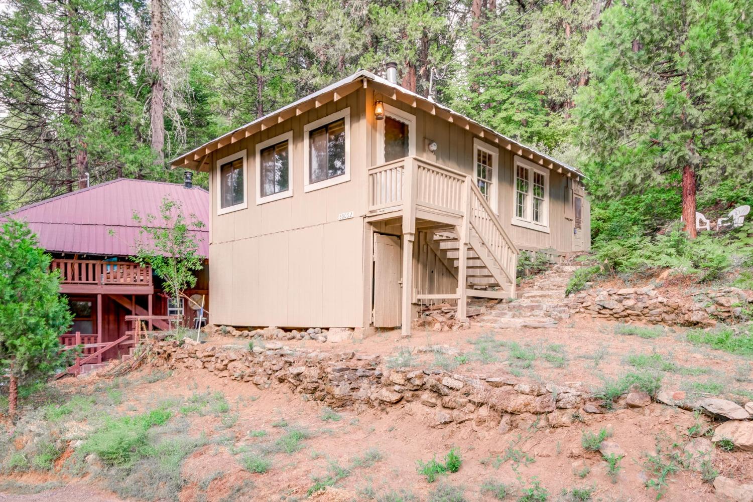 50062 Poplar Road Oakhurst, CA 93644 - Photo 3 of 38 a front view of a house with a yard