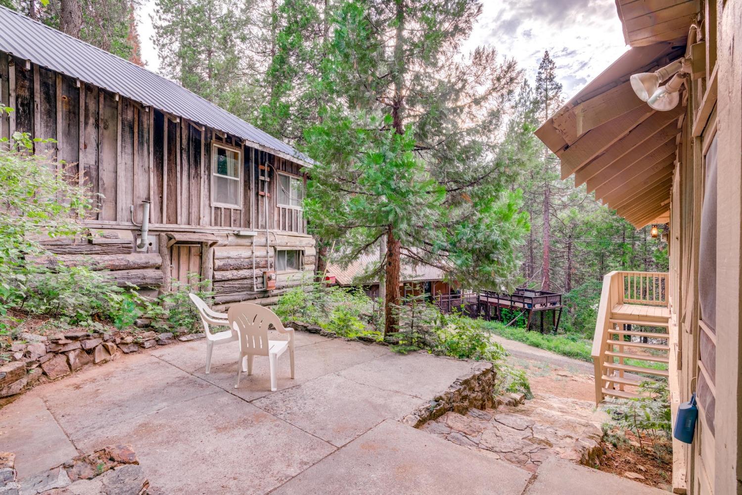 50062 Poplar Road Oakhurst, CA 93644 - Photo 31 of 38 a house view with a backyard space