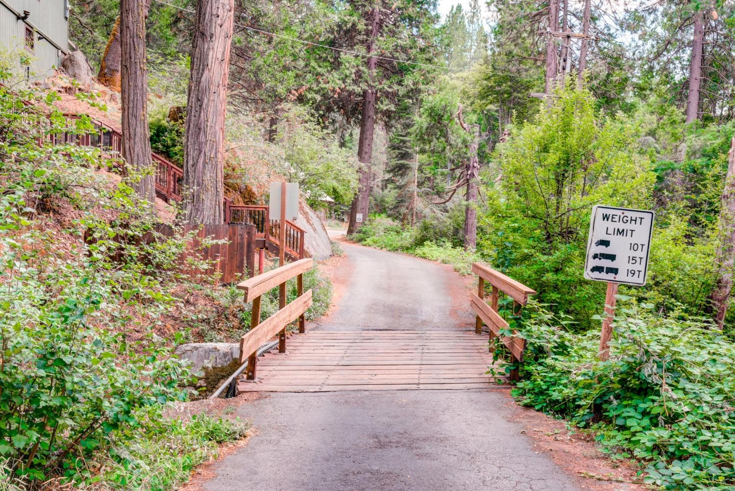 50062 Poplar Road Oakhurst, CA 93644 - Photo 35 of 38 a view of a pathway both side of house