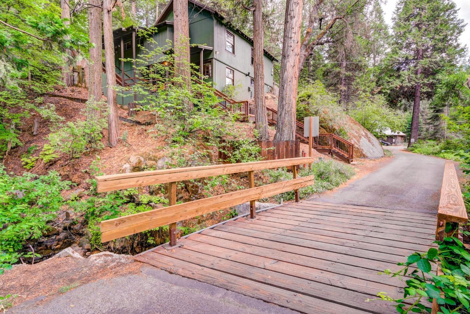 50062 Poplar Road Oakhurst, CA 93644 - Photo 36 of 38 a view of a pathway with a bench