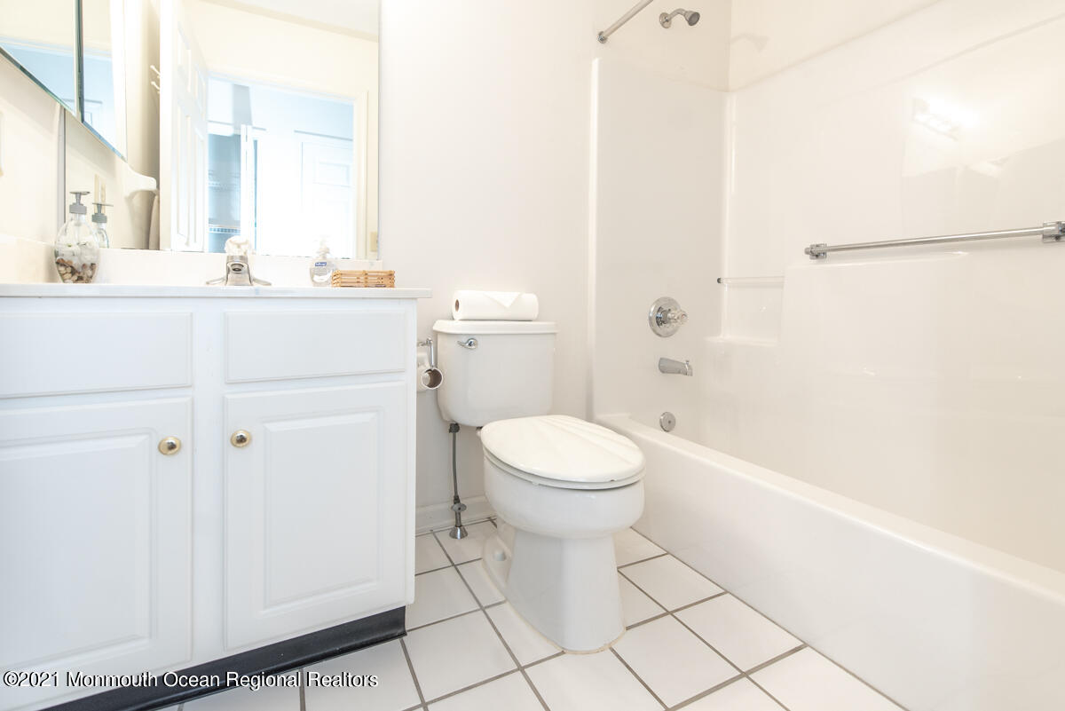 5 Dexter Lane Jackson, NJ 08527 - Photo 31 of 55 a bathroom with a toilet a sink and a bathtub