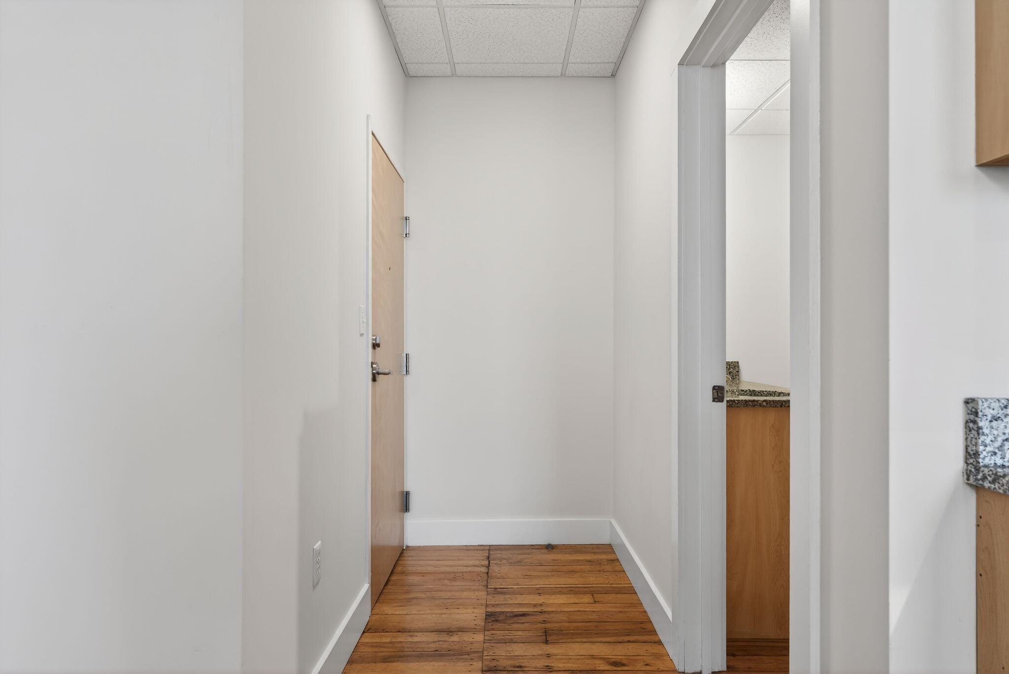 2 Main Street, Unit 18421 Biddeford, ME 04005 - Photo 5 of 50 Light and bright unit 18-421