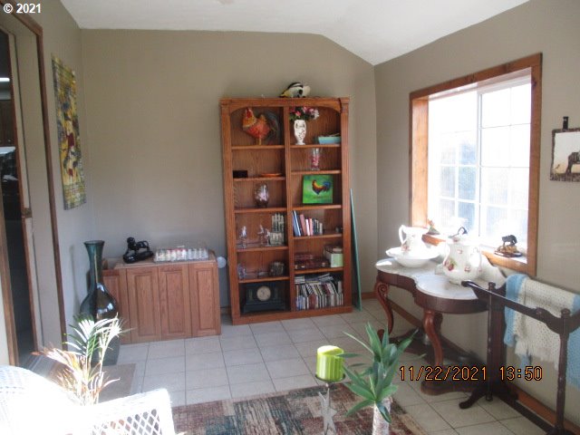 60841 Selander Road Coos Bay, OR 97420 - Photo 5 of 30 Gallery Image 5