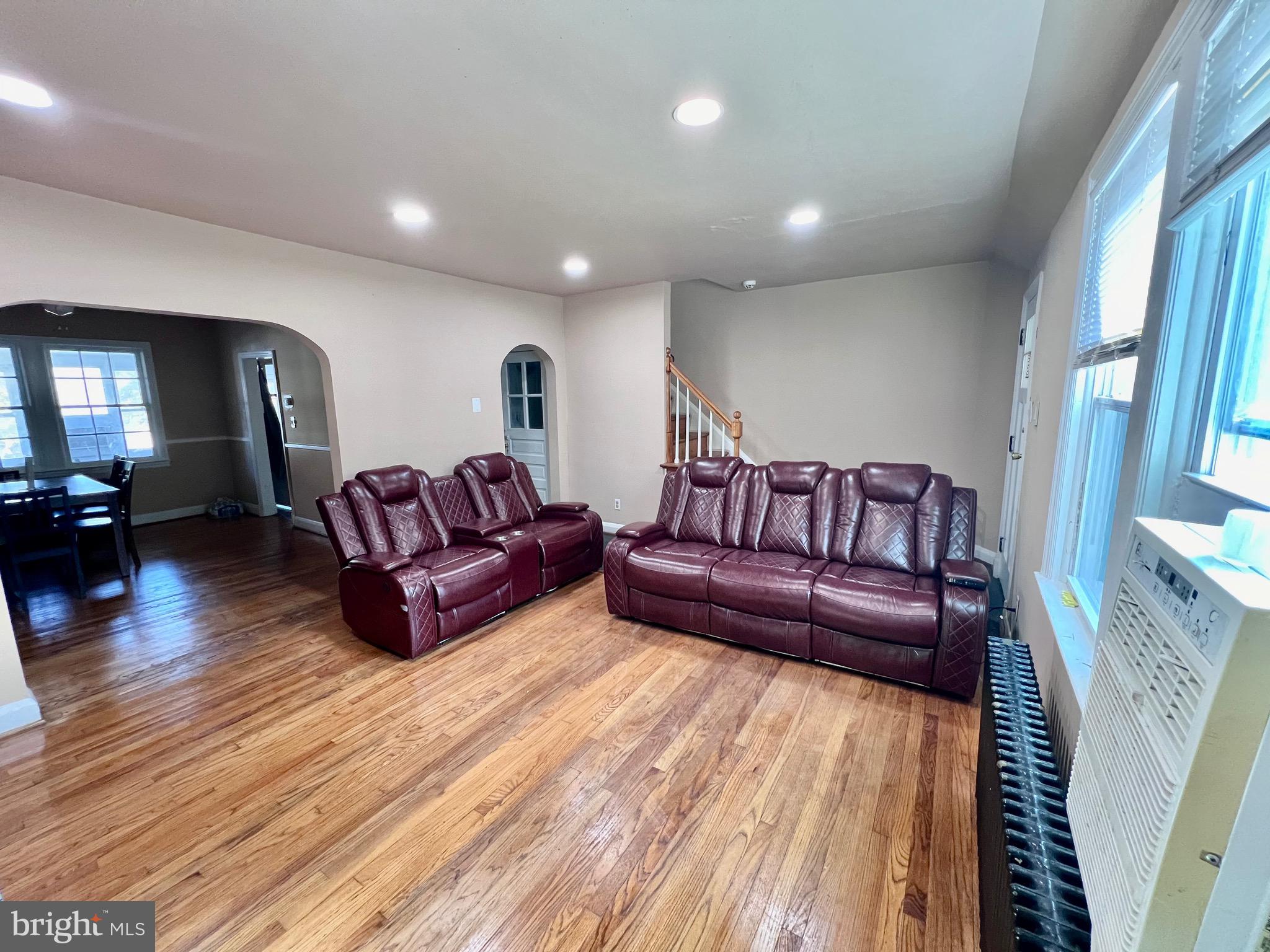 915 Elm Ridge Avenue Baltimore, MD 21229 - Photo 3 of 31 Gallery Image 3