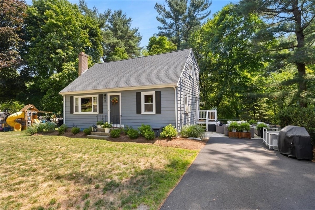 30 Chestnut Street Wrentham, MA 02093 - Photo 3 of 37
