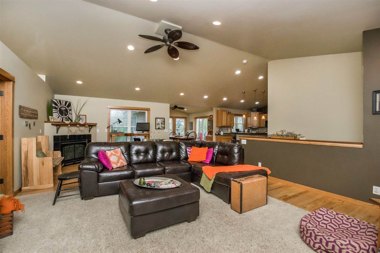 4355 Benton Linn Road Fairfax, IA 52228 - Photo 4 of 33 Gallery Image 4