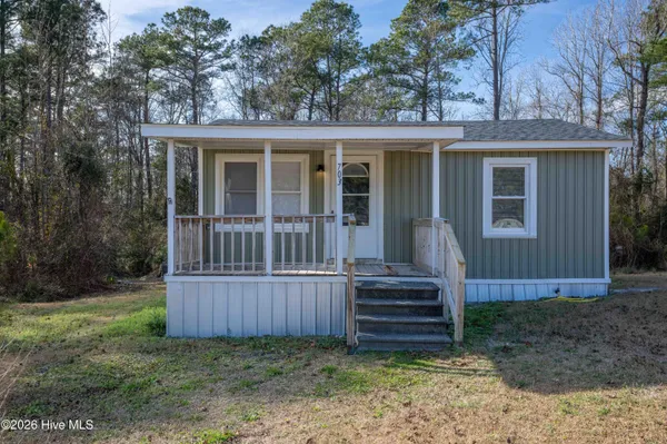 $950 | 703 Riggs Road, Hubert, NC 28539