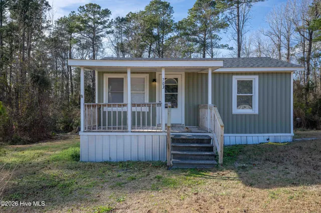 $950 | 703 Riggs Road, Hubert, NC 28539