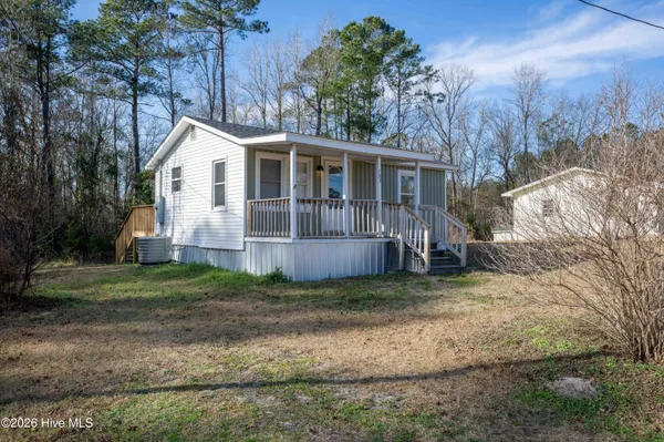$950 | 703 Riggs Road, Hubert, NC 28539