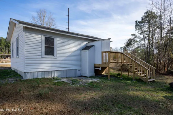 $950 | 703 Riggs Road, Hubert, NC 28539