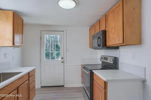 $950 | 703 Riggs Road, Hubert, NC 28539