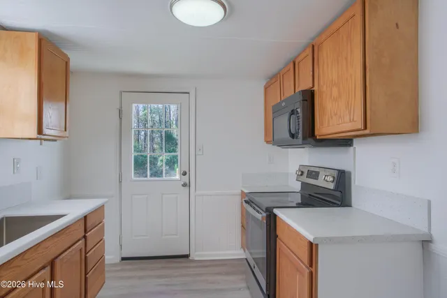 $950 | 703 Riggs Road, Hubert, NC 28539