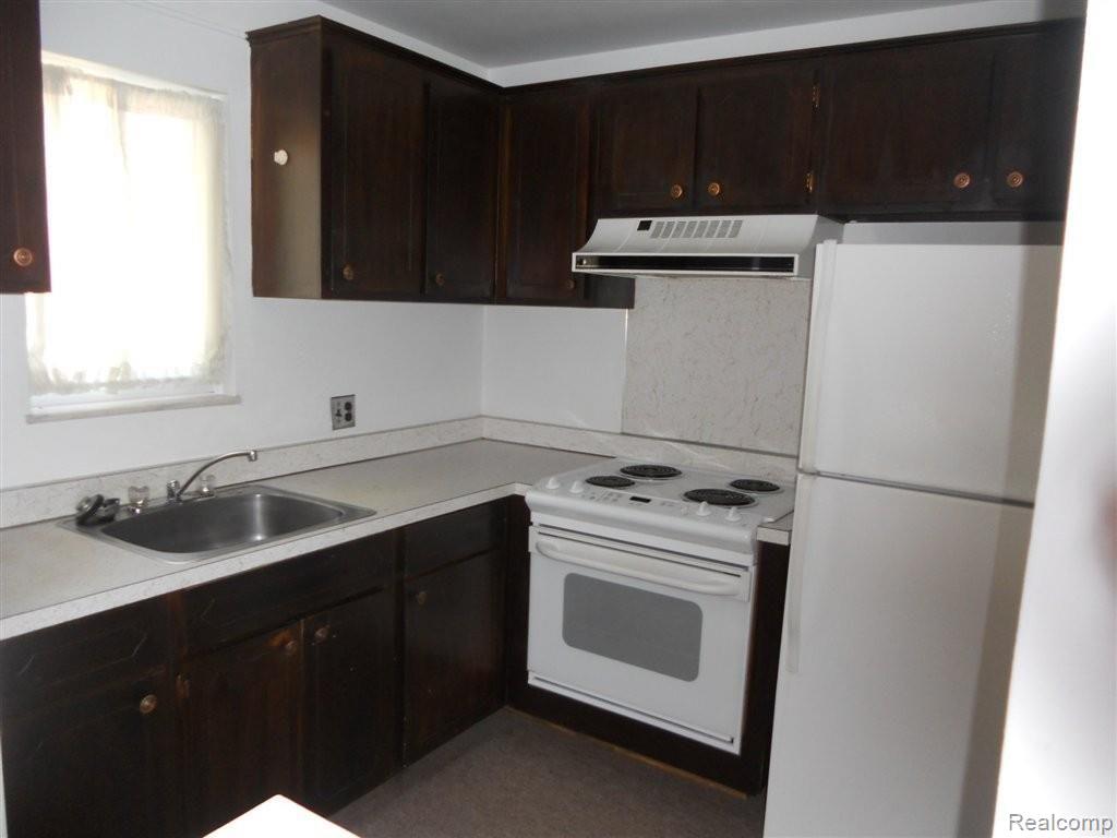 29260 Hoover Road, Unit 260 Warren, MI 48093 - Photo 4 of 14 Kitchen
