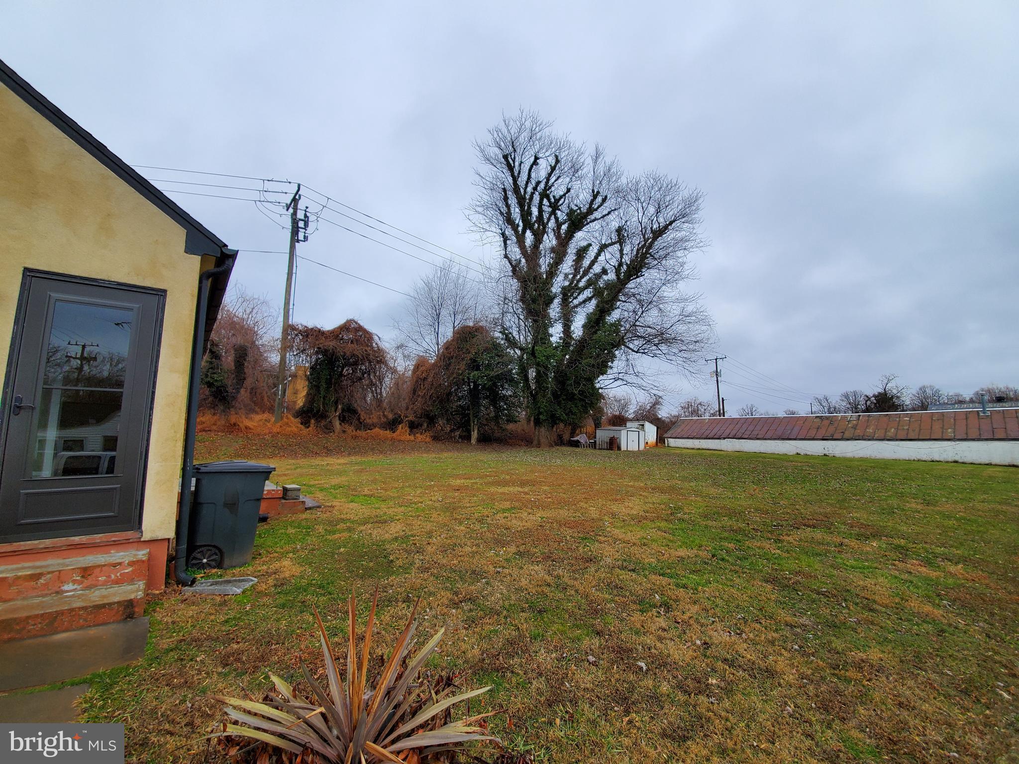 527 Old Meetze Road Warrenton, VA 20186 - Photo 4 of 10 a view of a outdoor space