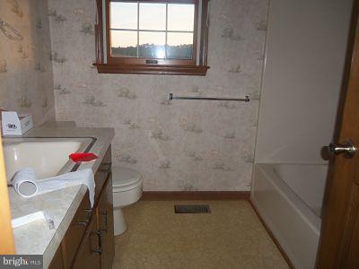 1430 Town Point Road Cambridge, MD 21613 - Photo 10 of 16 Bath