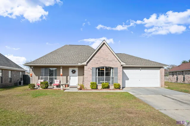$199,900 | 26002 Burlwood Avenue, Denham Springs, LA 70726