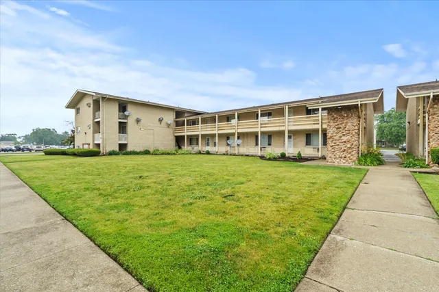 $85,000 | 14501 Keystone Avenue, Unit 8, Midlothian, IL 60445