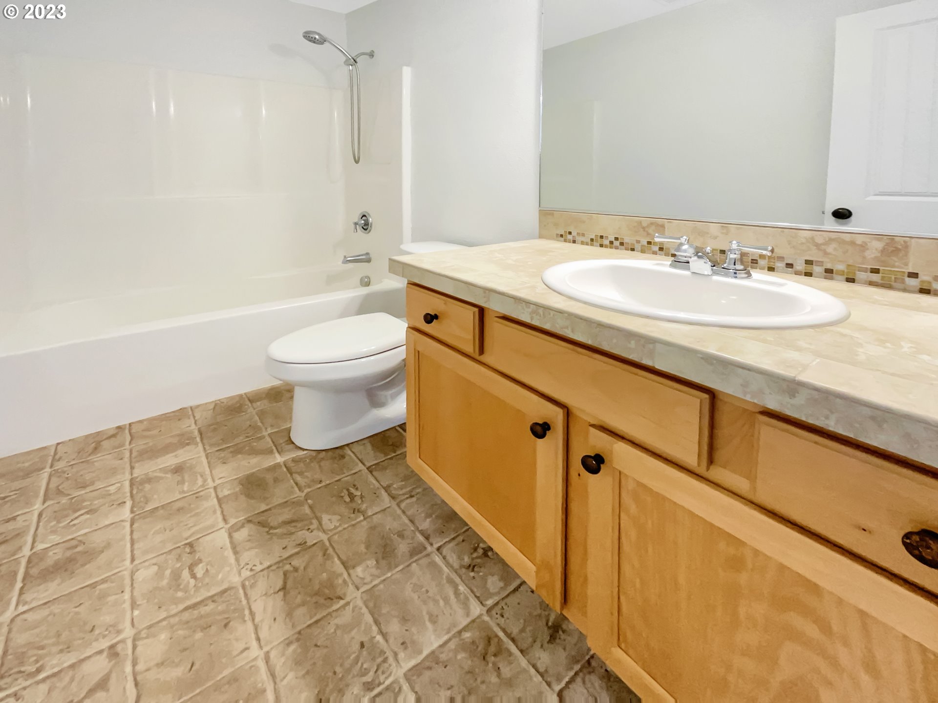 13975 Traveler Road Oregon City, OR 97045 - Photo 12 of 16 Gallery Image 12