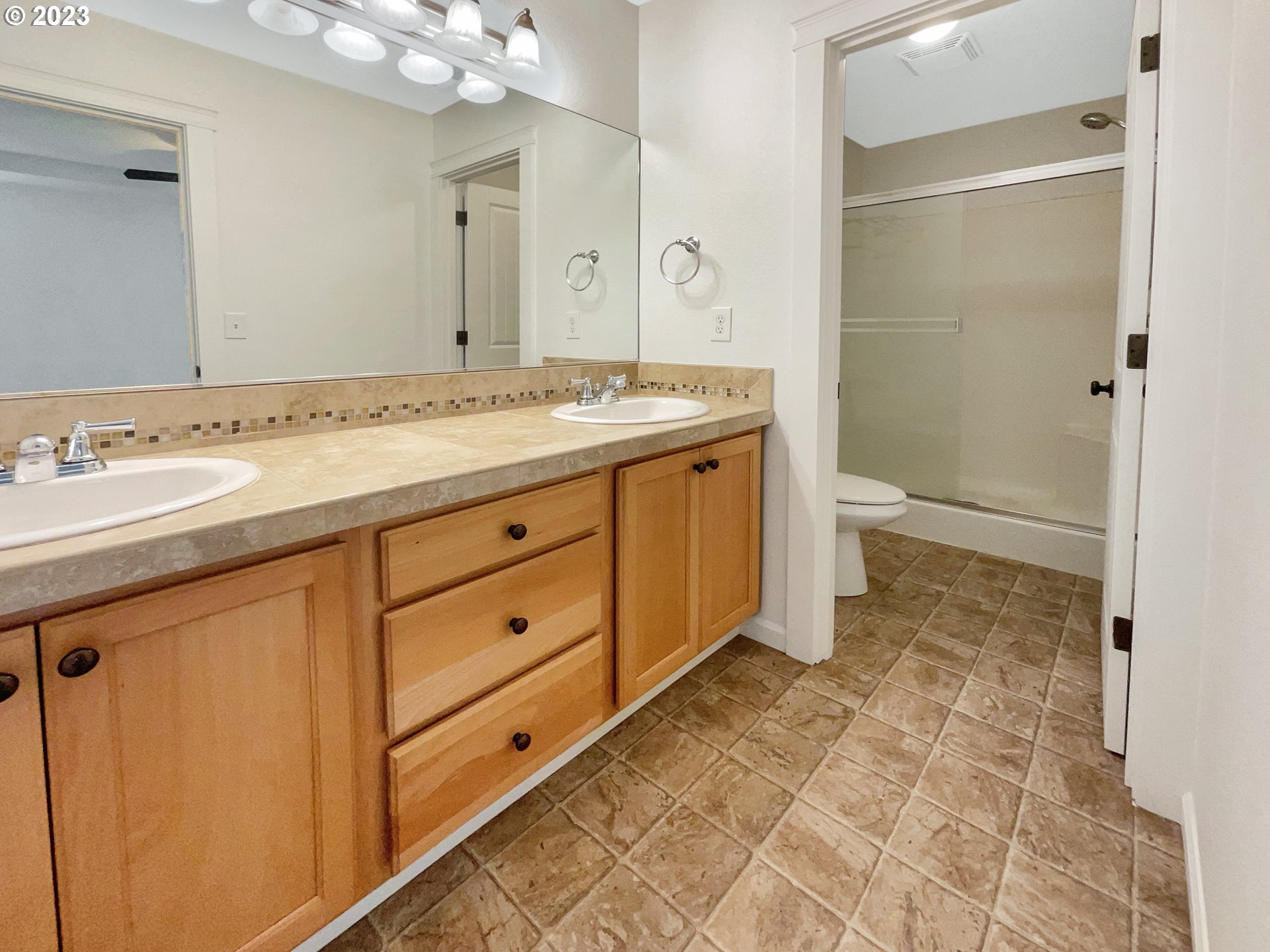 13975 Traveler Road Oregon City, OR 97045 - Photo 9 of 16 Gallery Image 9